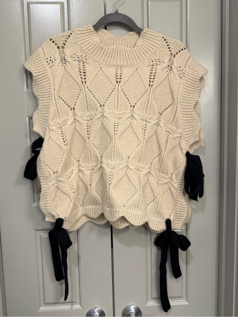 Mable Sweater Vest Top Size L – NWOT 🎀🖤